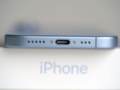 Jaką ładowarkę do iPhone’a kupić? Oczywisty wybór nie musi być opłacalny