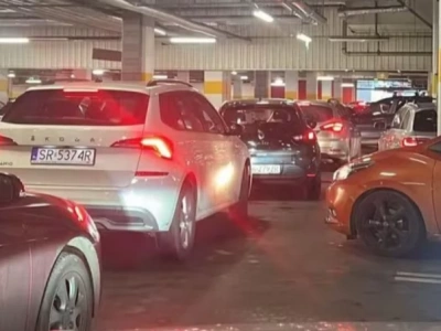 Ludzie ruszyli do centrów handlowych. Są korki do Silesia City Center