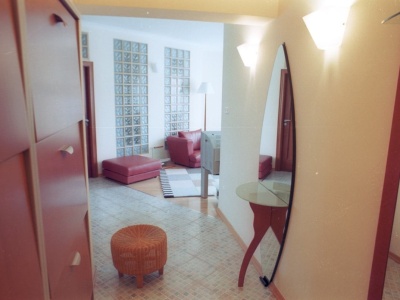 Mieszkanie będzie wyglądać na większe. Wystarczy mały trik z farbą