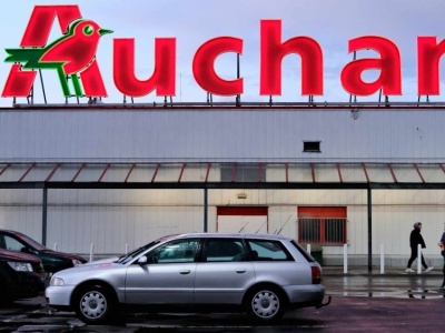 Auchan sprzedaje polskie centra handlowe Węgrom. Co z klientami?