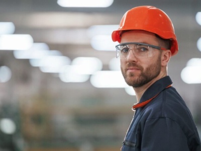 Będą podwyżki płac, ale też wiele osób straci pracę przez AI