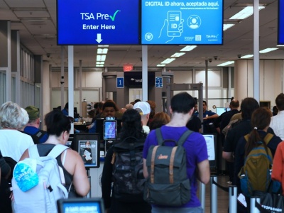 Tysiące lotów w USA odwoływanych przez brak wypłat dla kontrolerów. Donald Trump grozi