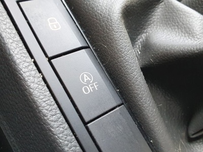 Niektórzy go chwalą, inni przeklinają. Czy system start-stop faktycznie oszczędza paliwo?