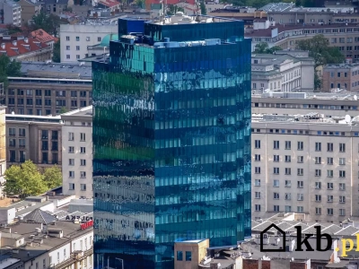 Niebieski „przekręt” w centrum stolicy. Czy kontrowersyjny wieżowiec całkowicie zmieni swoją funkcję?