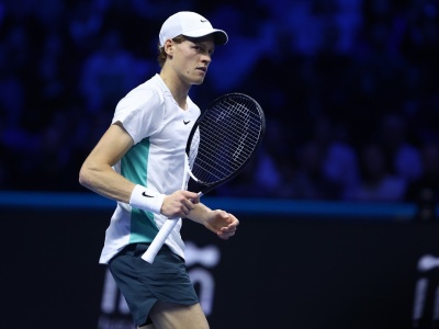 Jannik Sinner pokonał kontuzjowanego Augera-Aliassime'a w meczu otwarcia ATP Finals