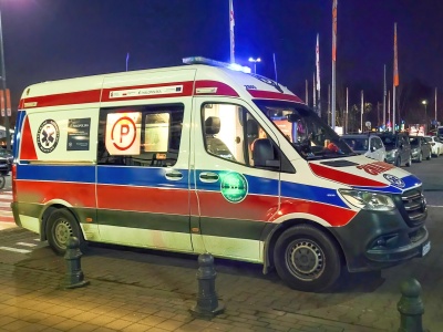 Kuriozalna sytuacja na Cyprze. Piłkarz uziemiony w karetce