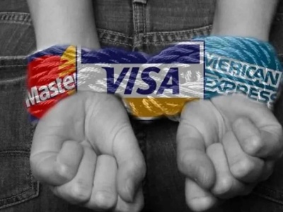 Płatności kartą z (nieco) niższymi opłatami – ale tylko na chwilę. Visa, Mastercard usiłują wykpić się od pozwu