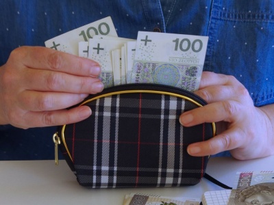1050 zł więcej dla emerytów z tych roczników. Na ich konta wpływa 6590 zł miesięcznie