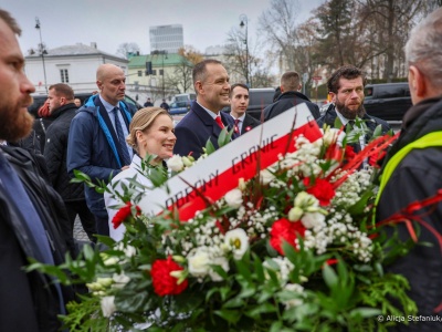 Prezydent Nawrocki z żoną Martą oddali hołd Ojcom Niepodległości. Kancelaria pokazał…
