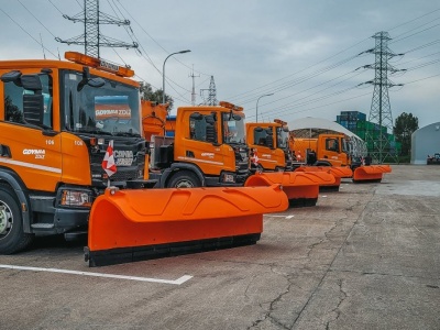 Gdyńskim drogowcom zima niestraszna. Sprzęt do odśnieżania ulic w pełnej gotowości