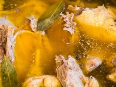 Ależ babcia by się zdziwiła. Ten rosół możesz przygotować z pieczonej kaczki