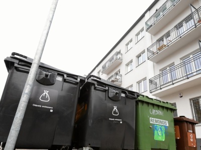 Rewolucja w śmieciach w Polsce. Stanęły kosze otwierane na imienny kod