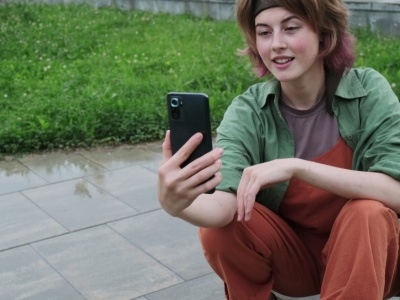 Pokolenie Z patrzy w lustro, millenialsi w siebie. Oto, na co najmłodsi wydają najwięcej