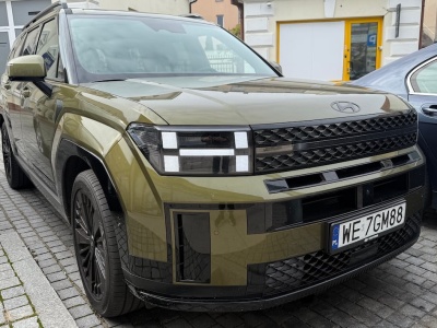Ten 215-konny rodzinny SUV plasuje się dziś w okolicach „średniej ceny nowego auta”. Efektowny lakier podbija rachunek o 6000 zł