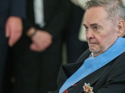 Prezydent Karol Nawrocki wręczył Order Orła Białego Waldemarowi Łysiakowi