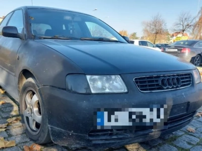 Audi z podejrzanymi tablicami. Myślał, że nikt się nie zorientuje