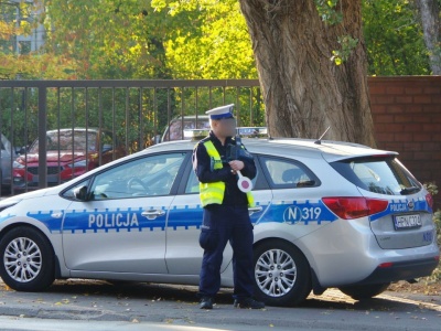 Przekroczysz prędkość, trafisz za kratki. Rząd kręci bat na kierowców, nowe przepisy od 2026 r.