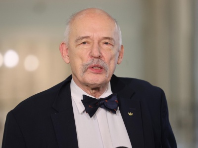 Miał nie przyjść, a jednak był! Korwin-Mikke pojawił się na Marszu Niepodległości. W…