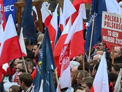 RELACJA. Rusza Marsz Niepodległości! Morze flag w Warszawie