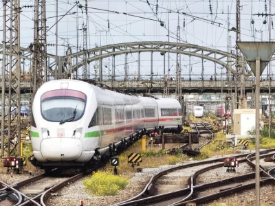 Niemcy mają prawo narzekać na pociągi. Połowa z nich odjechała z opóźnieniem