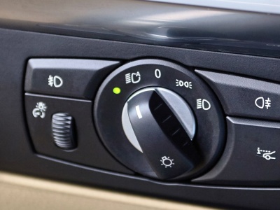 Większość kierowców ignoruje to pokrętło. Policja może wystawić 3000 zł