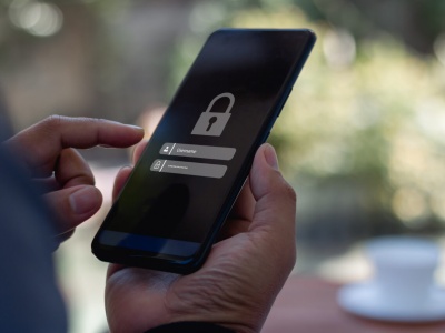 Logowanie biometryczne i za pomocą kodu. Oto wady i zalety obu rozwiązań