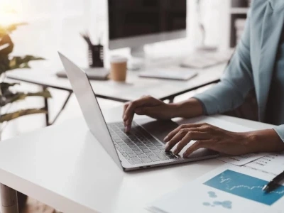 Laptopy do gier kontra komputery stacjonarne w 2025: co wybrać?