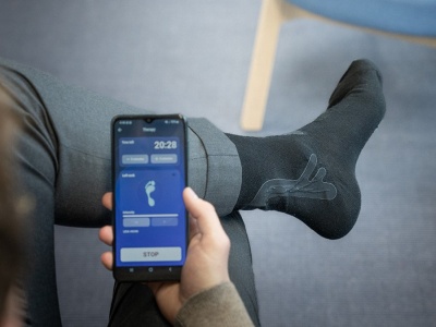 Skarpetki przyszłości. AI i impulsy elektryczne pomogą milionom diabetyków