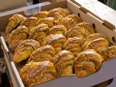 Rogal z piekarni może mieć więcej tłuszczu niż burger. Sprawdź, co naprawdę jesz