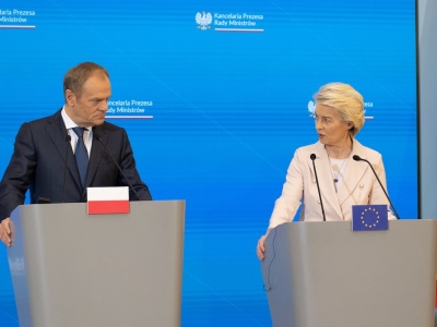 Tusk świętuje po decyzji KE. Ale czy ma powód? Niekoniecznie