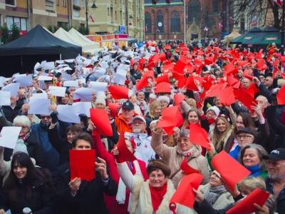 Legnickie Święto Niepodległości pełnie biało-czerwonych barw (FOTO)