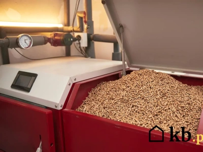 Ten trik z ustawieniem pieca na pellet oszczędzi ci setki złotych w sezonie