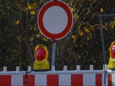 Nieprzejezdna droga i przerwa w dostawach wody koło Ciechanowa