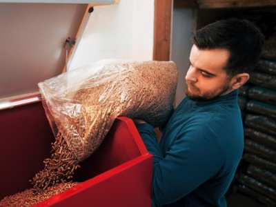 Grzeje bardziej niż pellet i jest tańsze. To paliwo ma być hitem opałowym