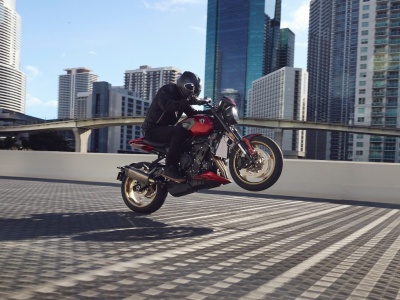 Triumph Trident 800. Nowa era miejskiej wolności