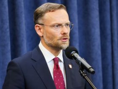 Bogucki uderza w Tuska ws. paktu migracyjnego. 