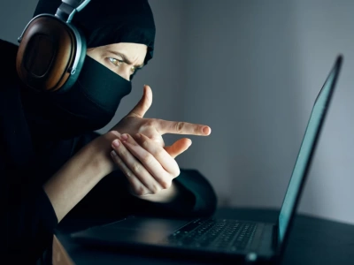 Uwaga na fałszywe maile podszywające się pod ZUS! Oszuści próbują wyłudzić dane