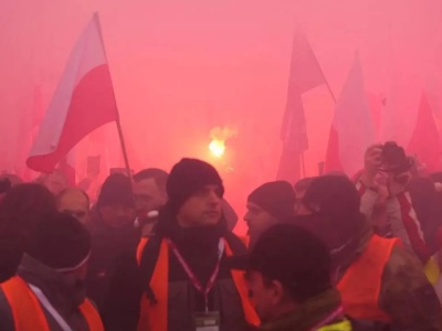 Policja robi nagonkę na uczestników Marszu Niepodległości. Pokazali zdjęcia 