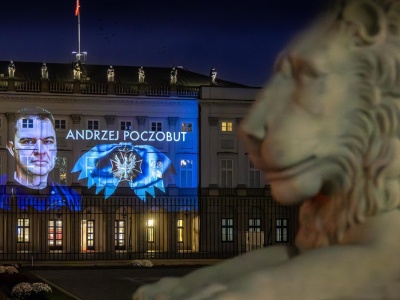 Iluminacja z wizerunkiem Poczobuta na Pałacu Prezydenckim