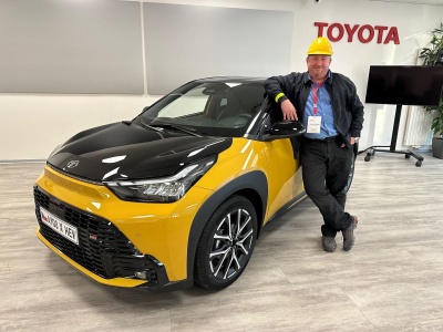 To najtańszy hybrydowy model Toyoty w Polsce. Zobaczyłem, jak powstaje u naszych sąsiadów