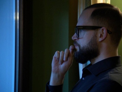 Twierdzi, że partnerka go truła. 