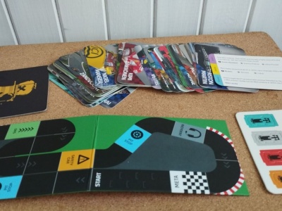 Recenzja gry karcianej Grand Prix Quiz Game