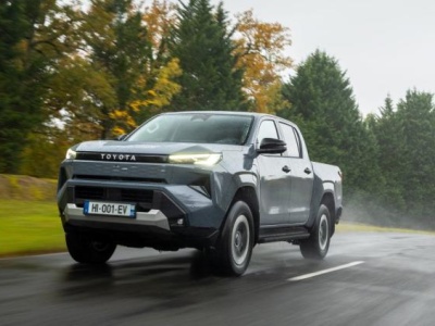 Nowa Toyota Hilux jest rewolucyjna. Aż 4 rodzaje napędu, w tym elektryczny