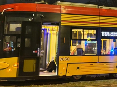 Tramwaj przy Okopowej potrącił 13-latkę. Przechodziła przez przejście dla pieszych