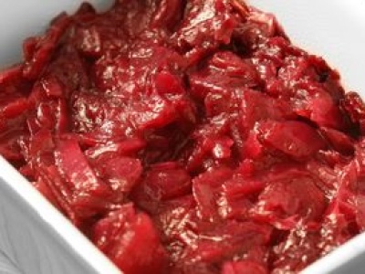 Duszę razem z buraczkami. Lepsza niż kapusta zasmażana