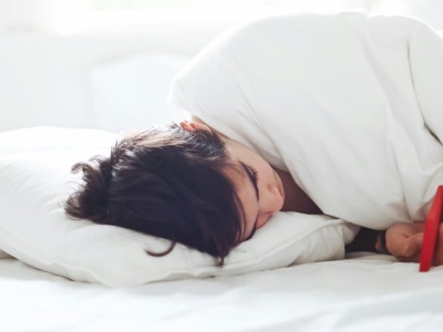 Śpisz przy zapalonym świetle? Potwory spod łóżka to najmniejsze zmartwienie