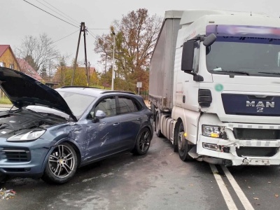 Znana 46-latka rozbiła się swoim luksusowym Porsche