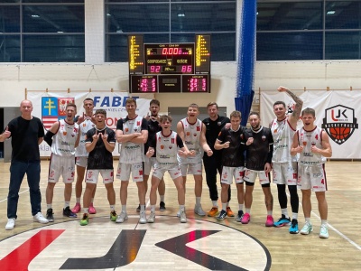 Zwycięstwo koszykarzy UJK Kielce po emocjonującym pojedynku