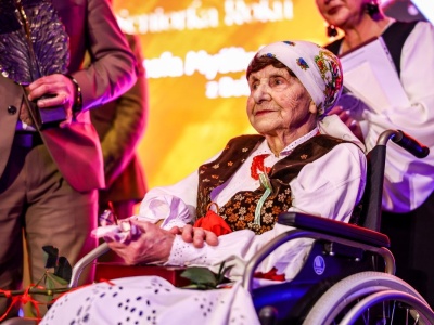 Ma 99 lat, a nadal jest aktywną koronczarką. Bobowianka z nagrodą „Seniorka Roku”