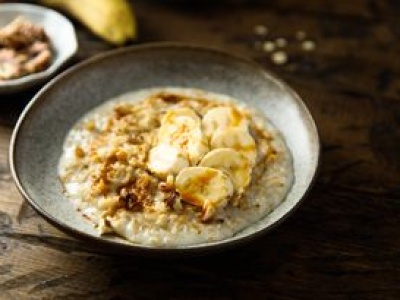 Owsianka bez gotowania. Śniadanie zrobi się samo, kiedy będziesz pod prysznicem